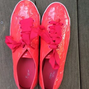 Unique COACH Suzzy Patent Sneakers w/ ribbon